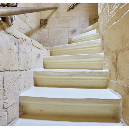 Birgu's Traditional Lägenhet *