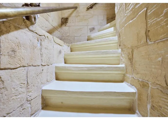 Birgu's Traditional Apartment *